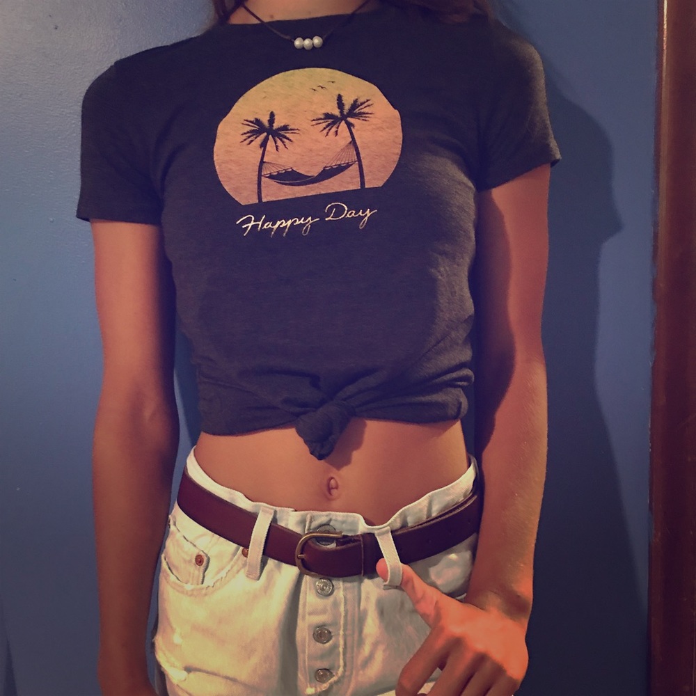 Size small free state happy days t-shirt